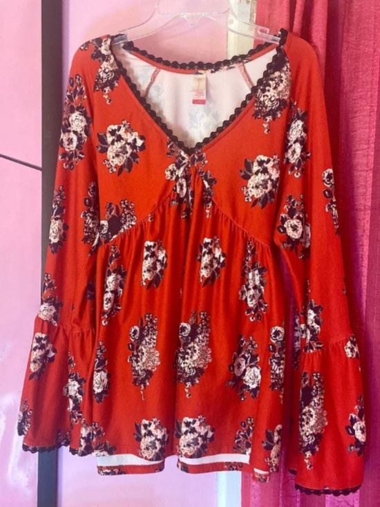 Levi's Tops - Y2k Bell Sleeve Baby Doll Blouse Retro Scarlet Red Billowy Floral Women's Large